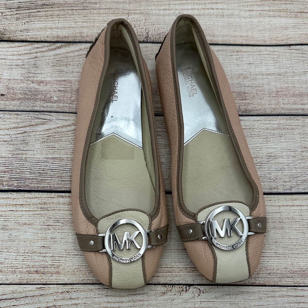 Michael Kors Beige and Cream Loafers